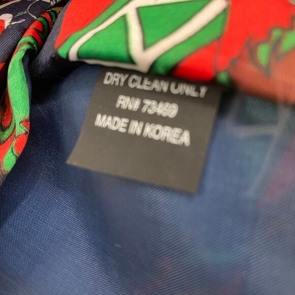 Charles Shultz Peanuts Charlie Brown & Gang Playing Baseball Silk Tie Red Snoopy - Picture 8 of 8